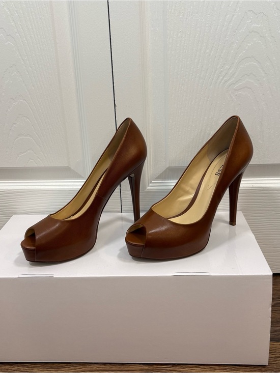 Guess Shoes - GUESS Cognac Leather Peep Toe Platform Pumps Heels Size 9